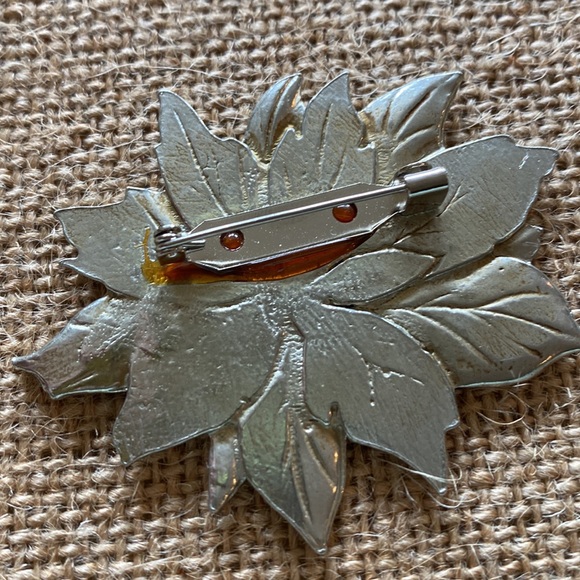 Vintage pewter poinsettia brooch pin - Picture 2 of 3